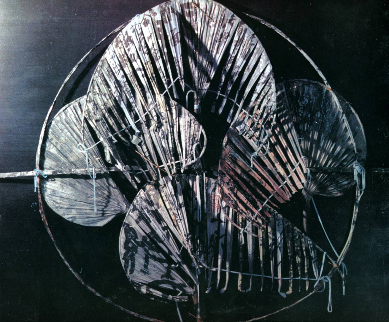 《风•系列4》/ Wind(Feng)150×150cm宣纸、水墨、蒲叶 / Cattail Leaf,Xuan Paper