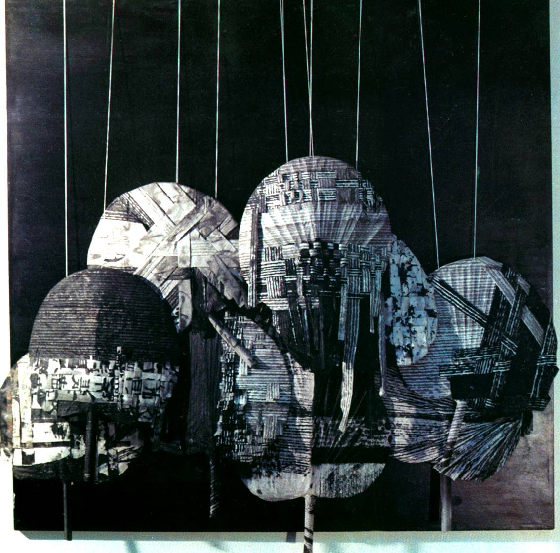 《风•系列2》/ Wind(Feng)2 , 100×120cm 宣纸、水墨、蒲 / Cattail Leaf,Xuan Paper